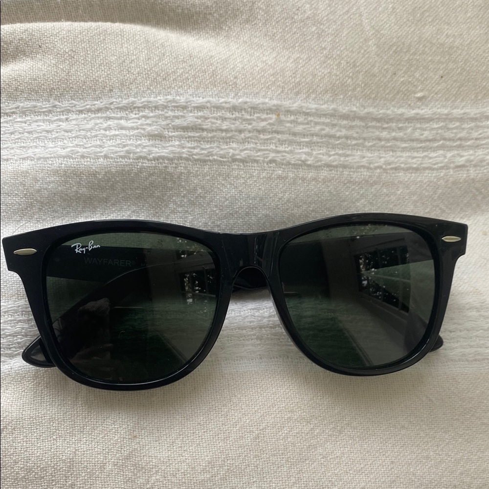 Classic Ray-Ban Wayfarer Black SunGlasses w/Case